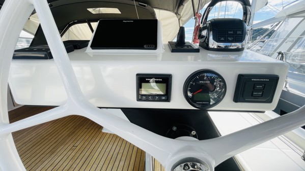 2021 DUFOUR 530