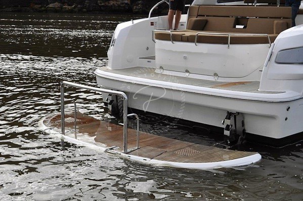 2011 BAVARIA 43 HT