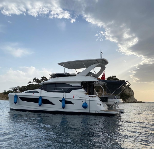 2021 AQUILA 44