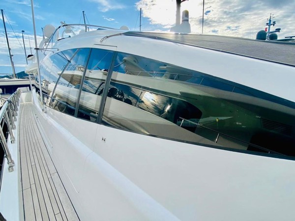 2015 MANGUSTA 132