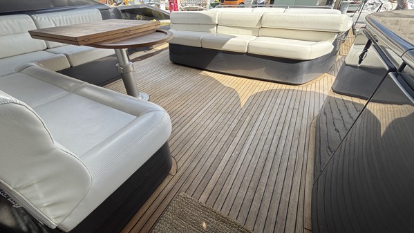 2012 PERSHING 72