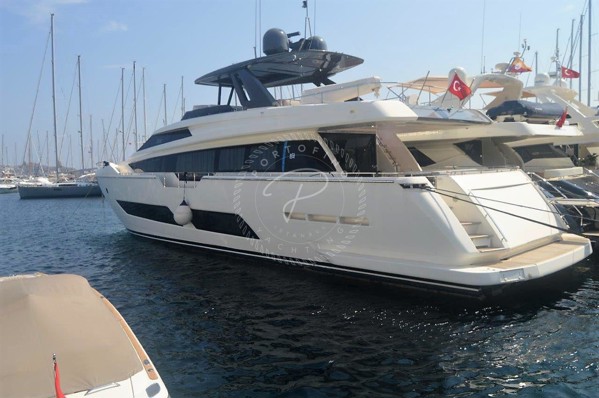 2017 FERRETTI 850