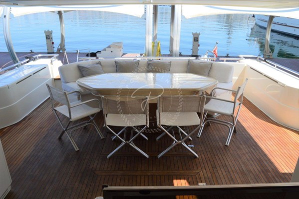 2001 FERRETTI YACHTS 80