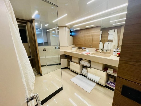 2021 FERRETTI YACHTS 920