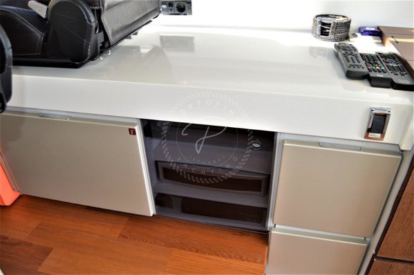 2012 FAIRLINE TARGA 58