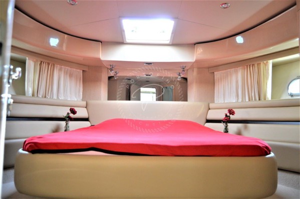 2006 FERRETTI 550 FLY