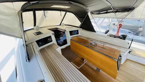 2021 DUFOUR 530