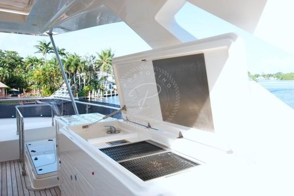 2014 FERRETTI 870 FLY