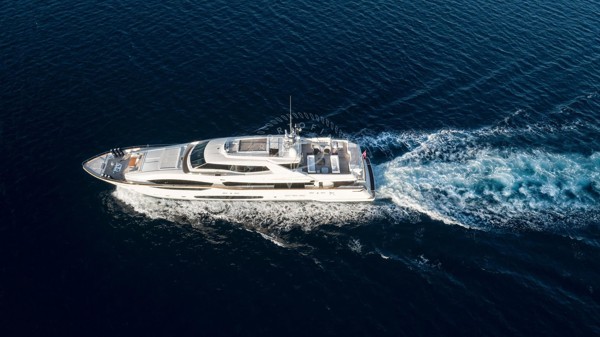 2013 FERRETTI CUSTOMLINE 124