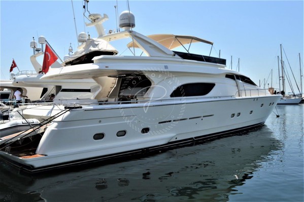 2001 FERRETTI YACHTS 80
