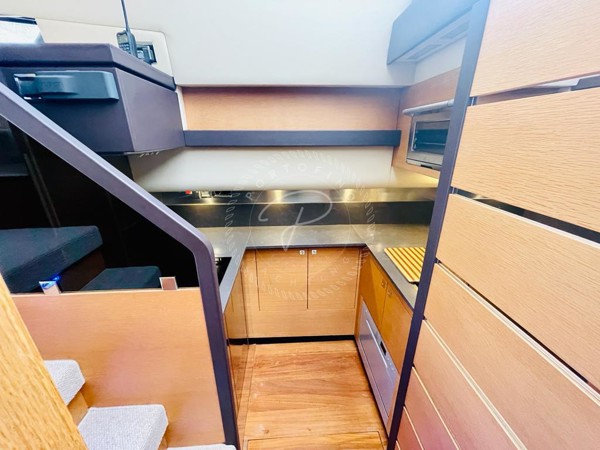 2009 FAIRLINE PHANTOM 48