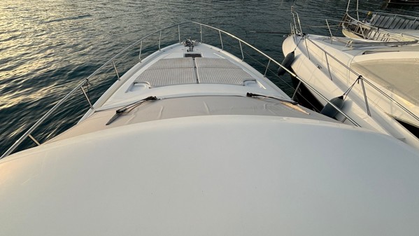 2004 FERRETTI YACHTS 590