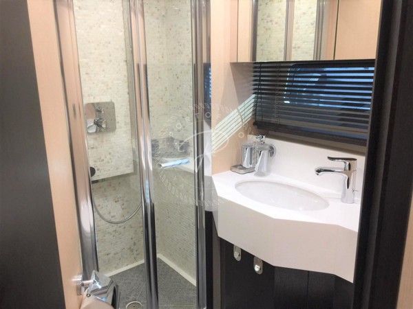 2016 SUNSEEKER 75 YACHT