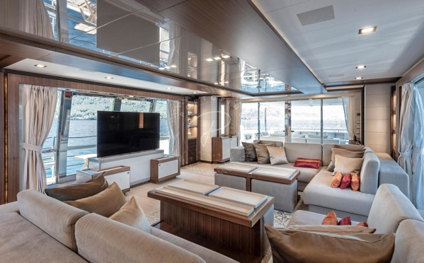 2013 FERRETTI CUSTOMLINE 124