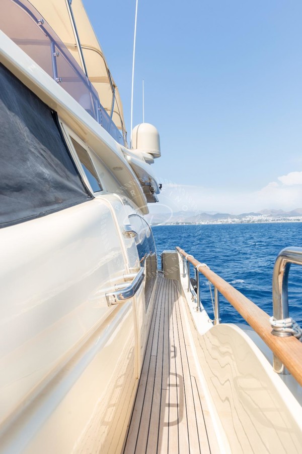 2006 FERRETTI 690 ALTURA