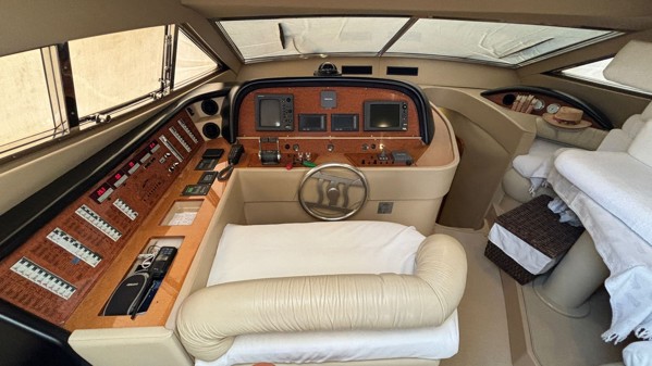 2004 FERRETTI YACHTS 590
