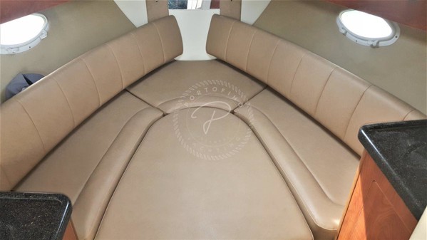 2011 RINKER 280 EC