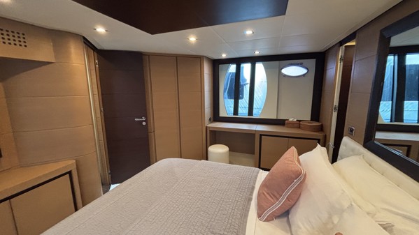 2012 PERSHING 72