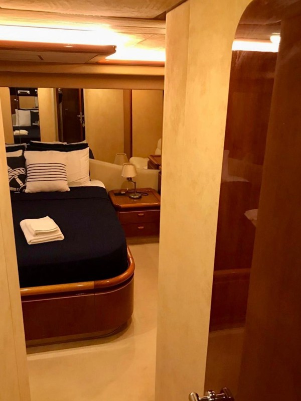 1999/2010 FERRETTI YACHTS 72