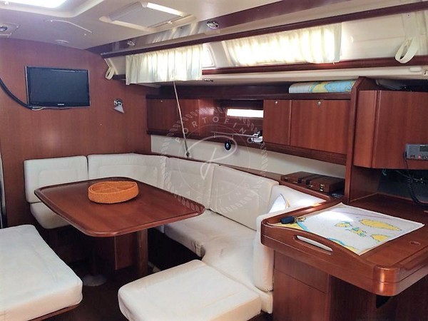 2010 DUFOUR 425 GL