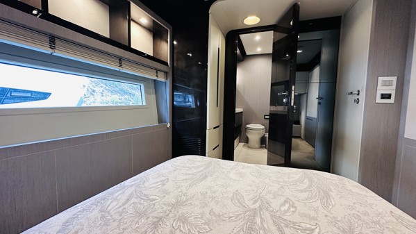 2018 AZIMUT 80