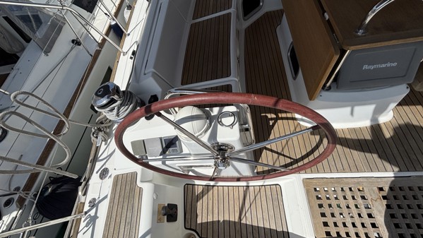 2011 JEANNEAU 53