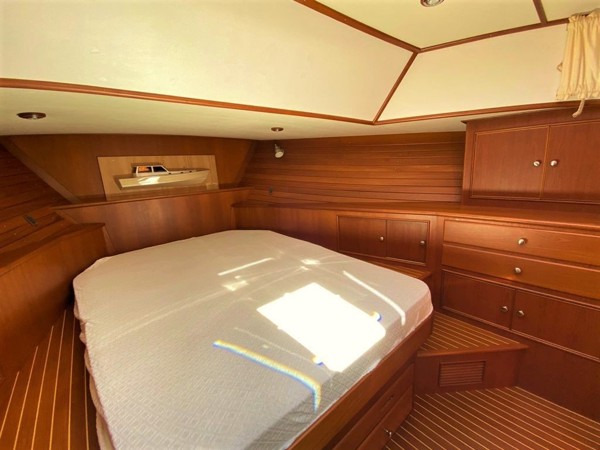 2004 GRAND BANKS EASTBAY 54 SX