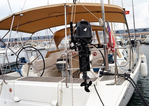 2010 DUFOUR 425 GL