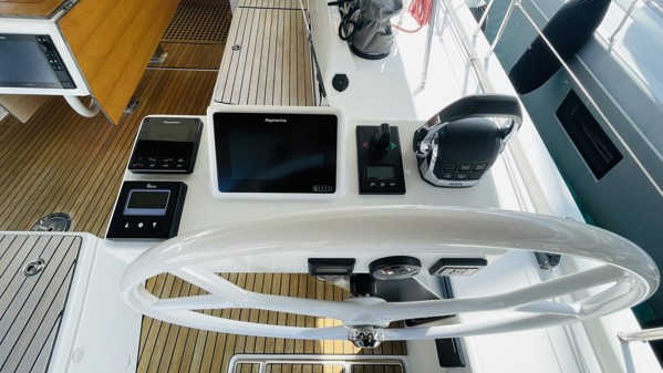 2021 DUFOUR 530