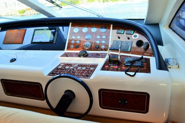 2001 | 2015 MANGUSTA 72