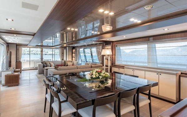 2013 FERRETTI CUSTOMLINE 124
