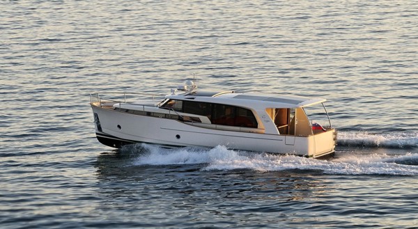 2013 GREENLINE 40 HYBRID