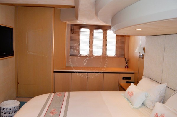 2010 PRINCESS 54