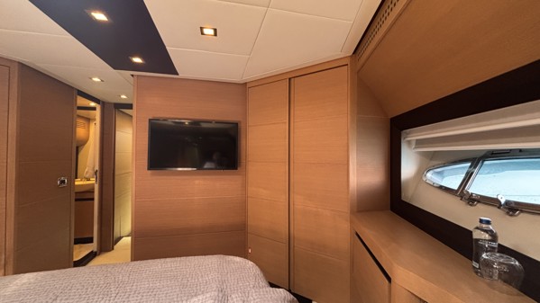 2012 PERSHING 72