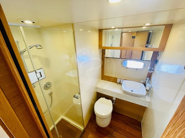 2009 FAIRLINE PHANTOM 48