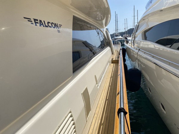 2000 FALCON 86