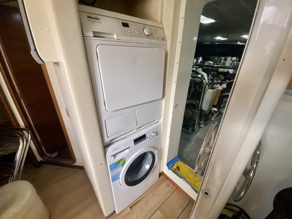 2007 AZIMUT 85