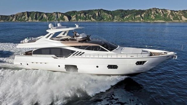 2014 FERRETTI 870 FLY