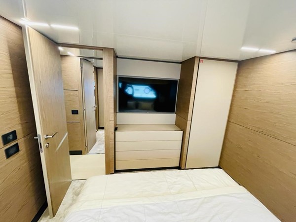 2021 FERRETTI YACHTS 920
