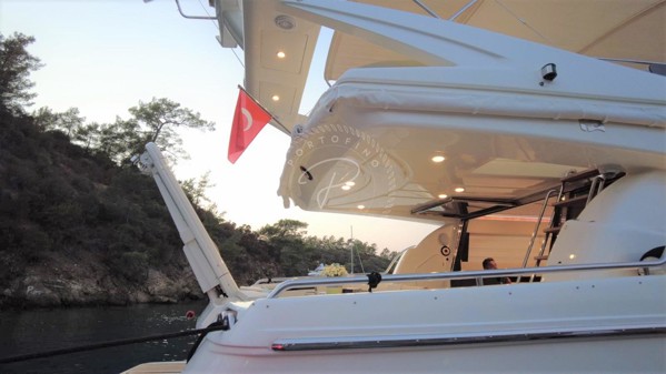 2003 FERRETTI YACHTS 590