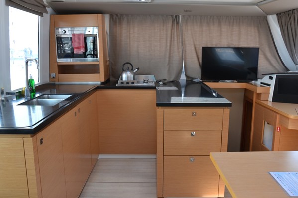2013 FOUNTAINE PAJOT HELIA 44