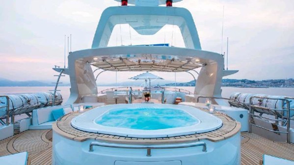 2007 | 2017 BENETTI VISION 145
