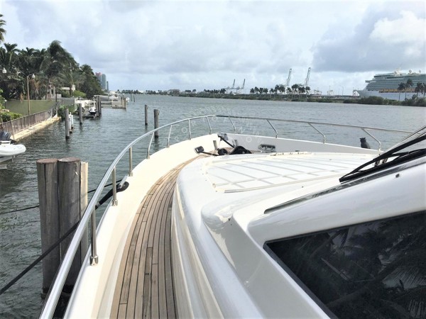 2009 FERRETTI YACHTS 830