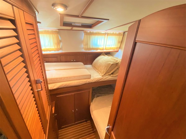 2004 GRAND BANKS EASTBAY 54 SX