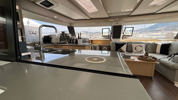 2016 FOUNTAINE PAJOT HELIA 44