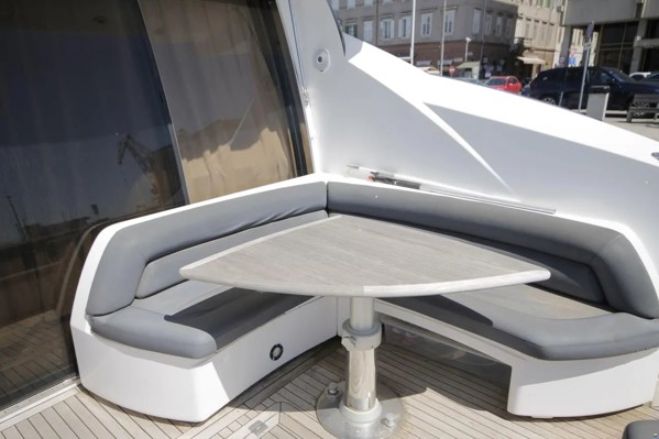 2008 SUNSEEKER PREDATOR 72