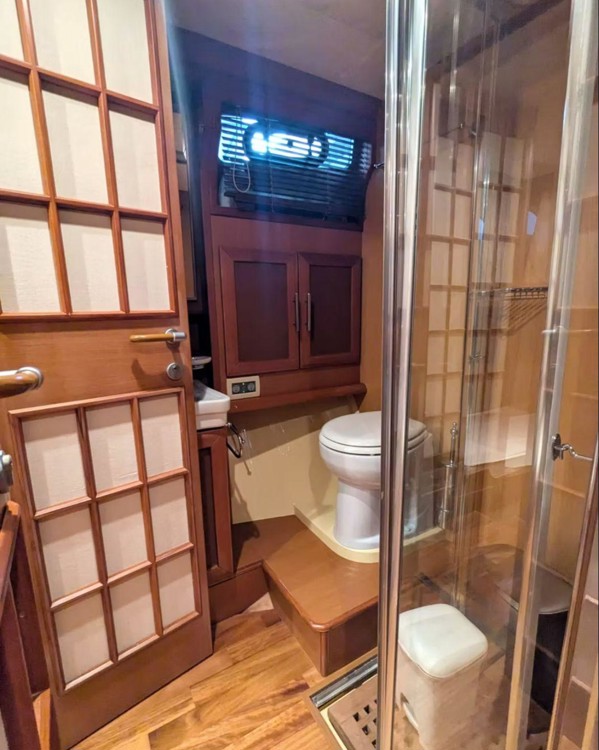2006 MOCHI CRAFT DOLPHIN 51