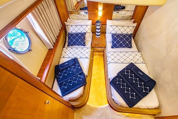 2011 AZIMUT 62 FLY