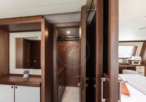 2013 FERRETTI CUSTOMLINE 124