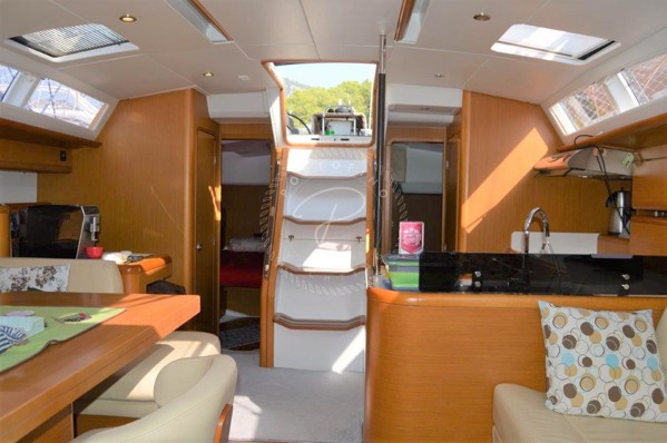 2012 JEANNEAU 53